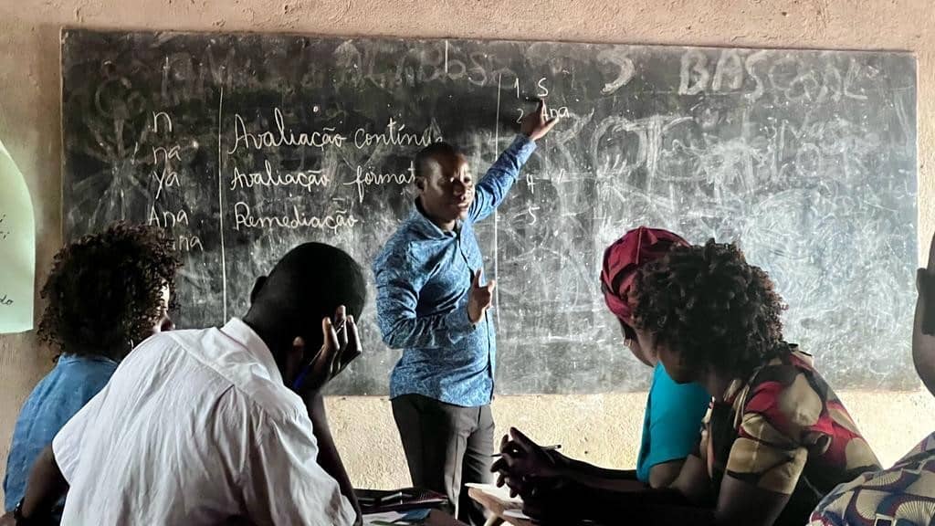 Enhancing the Bilingual Instruction Skills of Teachers in Mozambique